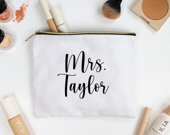 Personalized Mrs. Last Name Makeup Bag, Wedding Makeup Bag, Bachelorette Makeup Bag, Bridal Makeup Bag, Bride Makeup Bag, Bridesmaid Gifts