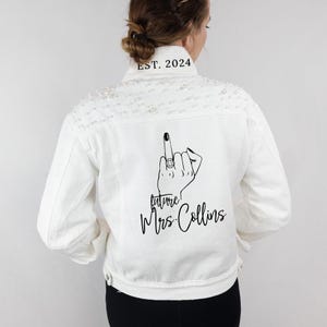Witte parel bruids MRS jeansjack, aangepaste bruid spijkerjack, bruid mevrouw jeansjack, vrijgezellen parel spijkerjack, spijkerjack geschenken