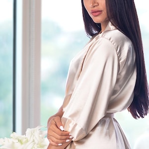 Bridesmaid Robe, Champagne Robe, Satin Bridesmaid Robe, Wedding Party Robes, Custom Satin Robes, Bridesmaid Gifts, Personalized Bridal Robes
