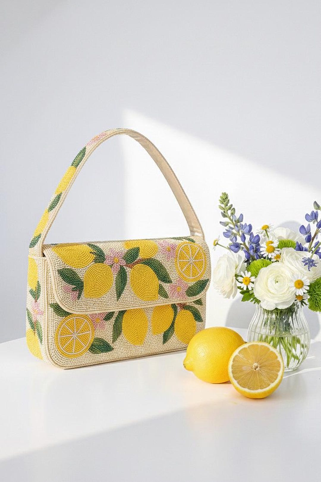 レモンのビーズ刺繍のショルダーバッグ(beaded bag) Beaded Lemon Shoulder Bag, Lemon Design Purse, Citrus Beaded Bag