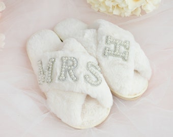 Bridal Slippers, Custom Mrs Fluffy Slippers with Pearls Letters, Bridal Wedding Slippers, Custom Cross Slippers, Custom Bride to be Slippers