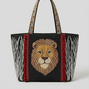 Lion Safari Beaded Tote, African King Shoulder Bag, Majestic Lion Purse, Safari Animal Print Handbag, Handmade Beaded Bag, Boho Safari Totes
