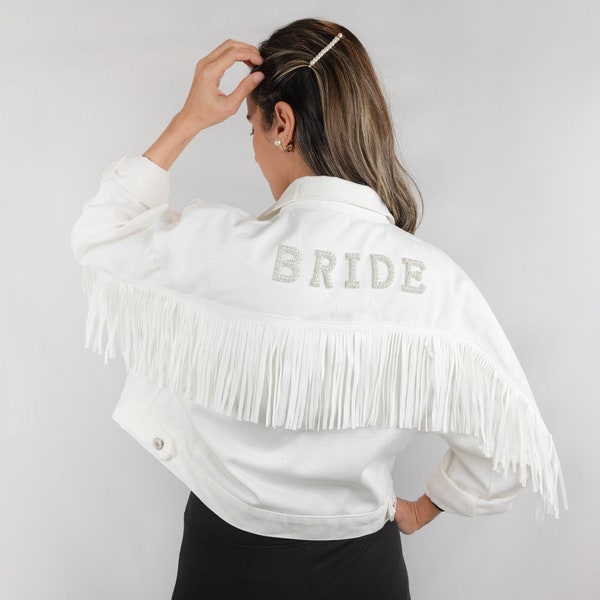 Veste en jean blanche à franges pour la mariée, fer sur la veste en jean pour la mariée, veste en jean pour la mariée avec des lettres en denim pour la mariée, veste en jean pour la mariée