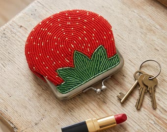 Strawberry Beaded Coin Purse, Custom Handmade Kiss Lock Pouch, Fruit Seed Bead Wallet, Personalized Vintage Style Mini Clasp Bag