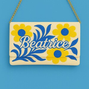 Clutch floral llamativo, clutch con flores azules y amarillas con cuentas, monedero con nombre personalizado y cuentas, bolso hecho a mano con cuentas de colores llamativos, clutch floral vibrante (HHFC)