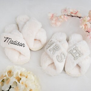 Bridal Slippers, Bridal Wedding Slippers, Custom Cross Slippers, Custom Bride to be Slippers, Custom Mrs Fluffy Slippers with Pearls Letters