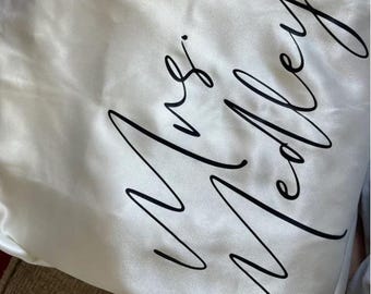 Plus Size Mrs Bridal Robe, Ivory Bridal Robe for all Sizes, Plus Size Getting Ready Robe, Custom MRS Bridal Robe for plus size, Ivory robe