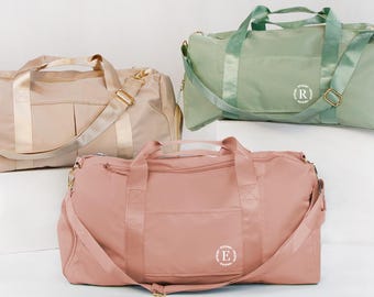 Benutzerdefinierte Brautjungfer Seesack Geschenk, Sporttasche, Sporttasche, Camping Tasche Geschenk für Frauen, Monogramm Weekender Tasche, personalisierte Reisetasche