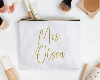 Mrs. Makeup Bag, Personalized Makeup Bag, Custom Makeup Bag, Wedding Makeup Bag, Bachelorette Makeup Bag, Bridal Makeup Bag, Custom Purses