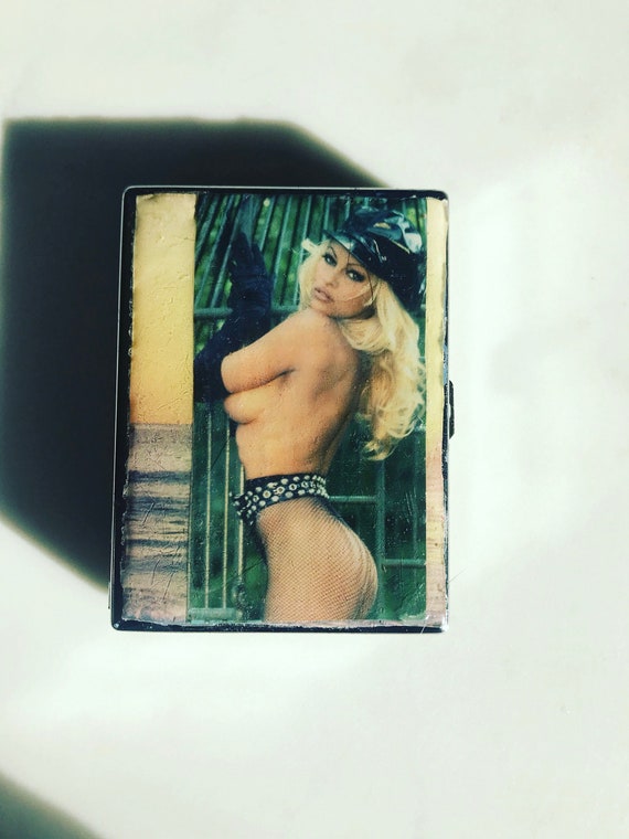 porn/cigarette case/ vintage/ vintage porn/nude cigarette case/ cigarette  case vintage, easyrider, playboy, penthouse, retro, old school,