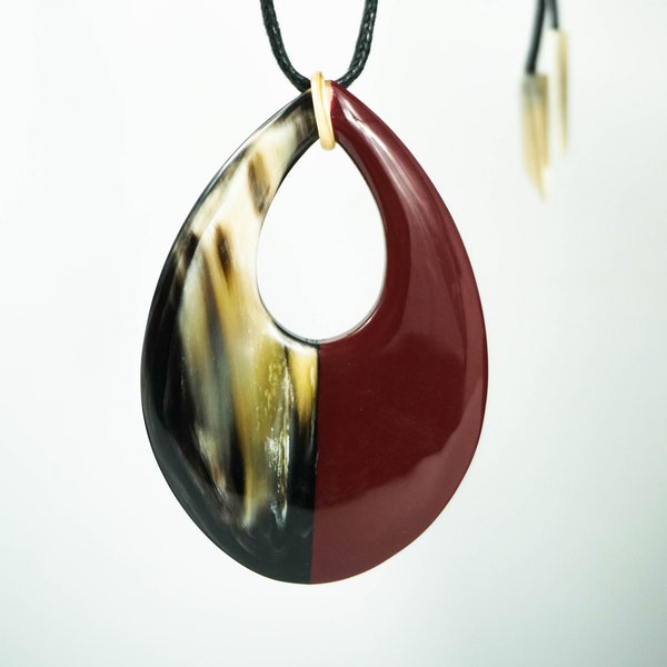 Peacock inspriration buffalo horn and lacquer pendant with adjustable string , Buffalo Horn Jewelry , Corne et Laque ,Gift for Mom