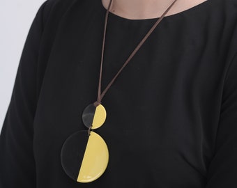 Buffalo Horn and Lacquer Pendant With Adjustable String, Buffalo Horn Necklace, Corne et Laque, bijoux corne de buffle Jewelry