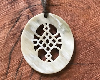 Natural White Horn Pendant , Buffalo Horn Necklace , Horn Necklace , Buffalo Horn Jewelry , Corne de Buffle , Boho Pendant