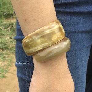 Natural Buffalo Horn Bangle Bracelet Deviated 3 Cm High B12