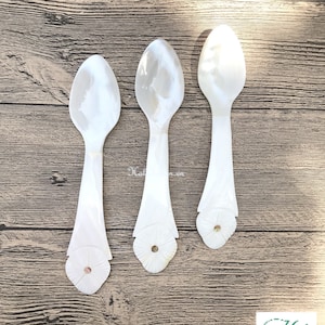 Mother of Pearl and Golden Oyster Caviar Spoon L= 16.5cm, Flower Handle , Shell Spoon, Caviar Spoon ,Custom spoon, Personalised Caviar Spoon