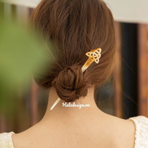 The Trinity Knot Horn Hair Stick, Triquetra-symbool haaraccessoires, handgemaakte natuurlijke haarspeld buffelhoorn, haarornament buffelhoorn