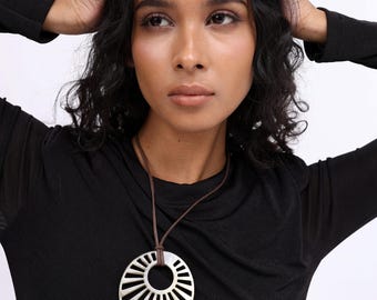 Natural White Horn Pendant , Buffalo Horn Necklace , Horn Necklace , Buffalo Horn Jewelry , Corne de Buffle , Boho Pendant