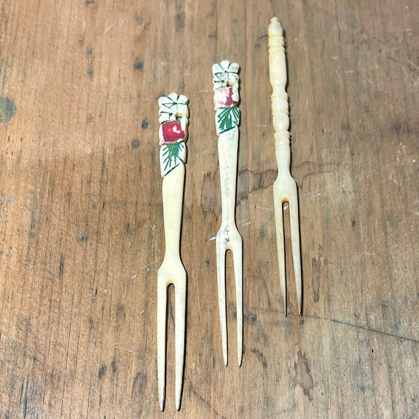 Set of 3 Vintage Carved Bone Cocktail Forks - Retro Hors D'oeuvres Pick - Painted Floral Snack Picks - Double Pronged Olive Tiki Utensil