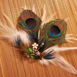 Bridal Peacock Feather hair clip Crystal Pearl  Blue Green Clip feather Fascinator Bridal hairpiece, hair accessory, Peacock feather clip