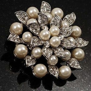 Pearl Crystal Brooch. Large Silver or Gold Plated Clear Crystal Pearl Flower Brooch 50mm for Women Wedding Pearl Flower Brooches