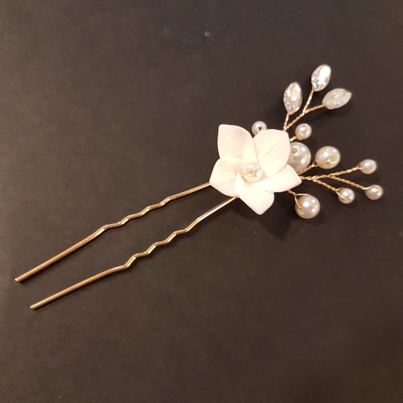HAIRPINS, Wedding Clay Flower hair Pins Bridal handmade Hairvine pin Bridal Bridesmaids Gold,Silver,Rosegold Floral pins Single or Set of 3 1 x 1 Flower pin