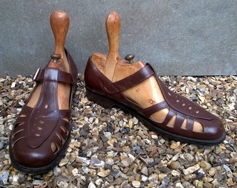 Easy men's fisherman sandals, vintage, brown leather, UK size 8.5 mid to late 20th century