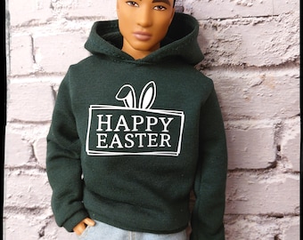 Modepoppenkleding voor heren en dames. Donkergroene hoodie met wit "Happy Easter"-bordje. Geschikt voor poppen van 12 inch voor mannen en vrouwen. Op bestelling gemaakt.