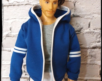 Offener Kapuzenpullover für 12"-Puppe. Leichte Frühlings-/Herbstjacke, blau mit weißen Streifen. Auf Bestellung gefertigt. Modische Puppenkleidung.