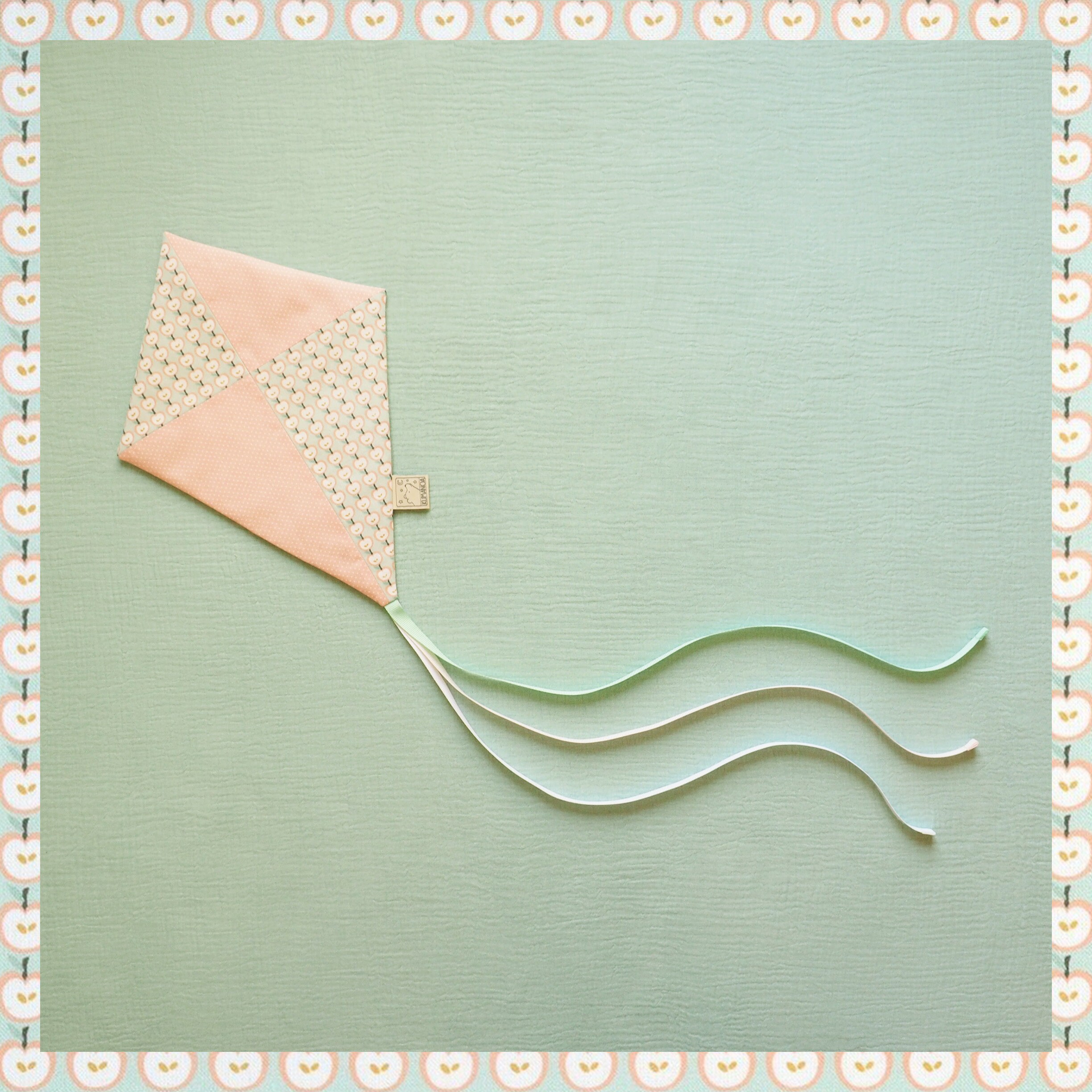 Cerf-Volant Pommes et Pois, Vert & Rose, Déco Murale, Chambre Enfant