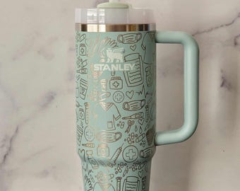 Vaso personalizado grabado con láser "Nurse Life Doodle" de 30 oz.