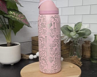 Nurse Life Doodle Owala lasergraverad anpassad tumbler sjuksköterskemugg
