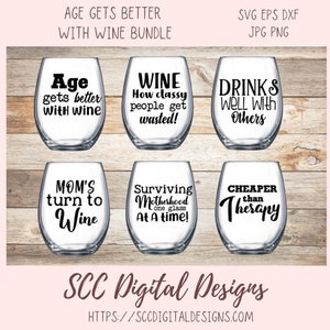 L'età migliora con il pacchetto SVG di vino, beve bene con gli altri, più economico della terapia, maglietta divertente fai-da-te sopravvissuta alla maternità per la mamma