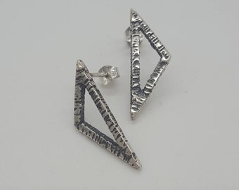 Gehamerde Sterling Zilveren Driehoek Studs