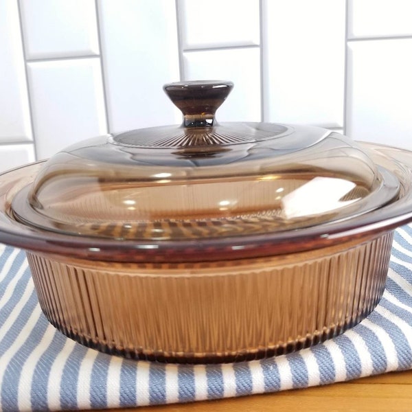 1 QT Covered Round Casserole - Ribbed - VISIONS - V 31 B - Amber - Vintage