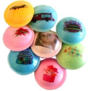 Printed candies, tart saucers personalized according to your desires. Citric seals sold in packs of 50.