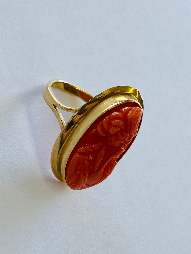 or 6.75 14K Yellow Gold and Oval Coral Statement Ring BAND SIZE 6 34 *VINTAGE*