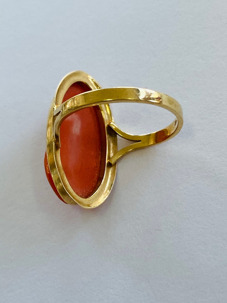 or 6.75 14K Yellow Gold and Oval Coral Statement Ring BAND SIZE 6 34 *VINTAGE*