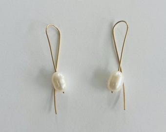 14K Yellow Gold + Oblong Pearl Dangle/Drop Earrings *VINTAGE*