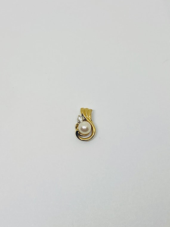 14K Yellow Gold + Pearl + Diamond Pendant/Charm *… - image 1