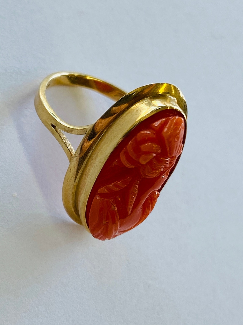 or 6.75 14K Yellow Gold and Oval Coral Statement Ring BAND SIZE 6 34 *VINTAGE*
