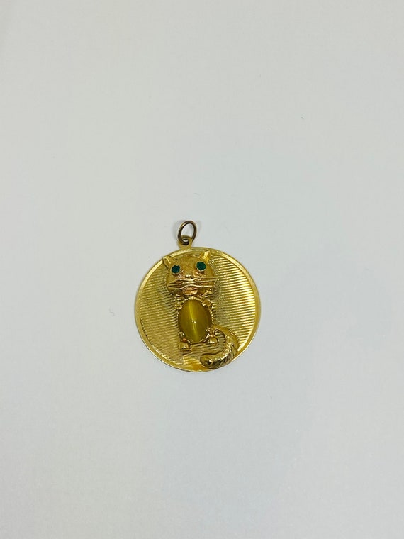 14K Yellow Gold Round Cat Tiger's Eye + Emerald Pe