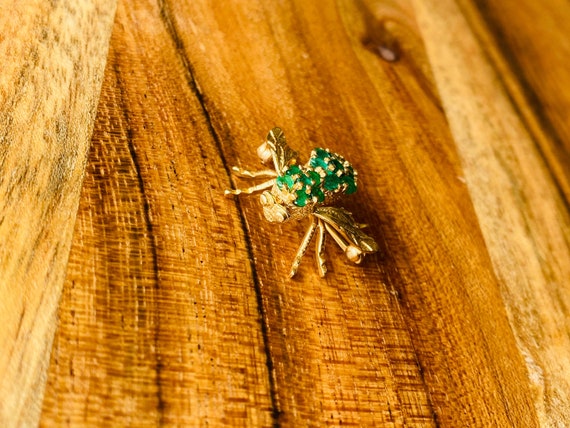 14K Yellow Gold + Emerald Bee Pin/Brooch *VINTAGE* - image 1