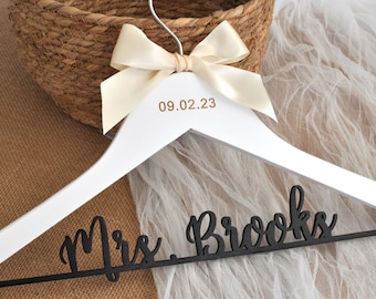 Braut Aufhänger, Hochzeitsgeschenk,Hochzeitsaufhänger,personalisierte Brautaufhänger,Hochzeitskleiderbügel,Hochzeitspartygeschenk