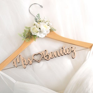 Personalise Bride Hanger, Wedding Hanger, Bridal Dress Hanger,Custom Made Hanger,Bridal Shower Gifts,Bridesmaid Name Hanger,Bridesmaid gifts