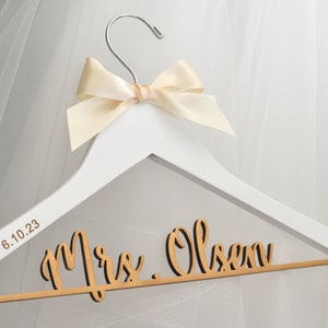 Bridal Hanger, Wedding Gift,Wedding Hanger,Personalized Bride Hanger,Wedding Dress Hanger
