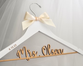 Bridal Hanger, Wedding Gift,Wedding Hanger,Personalized Bride Hanger,Wedding Dress Hanger