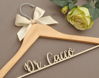 Personalisierter Kleiderbügel,Mrs Kleiderbügel,Braut Kleiderbügel,Namensbügel,Hochzeitsbügel, Massivholzbügel