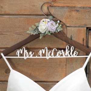 Bride&#39;s name hangers,Natural Wood Bridal Party Gift,Name hangers with dates, Hangers with flowers, Wedding gift hangers, Wedding hangers