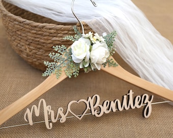 Personalise Bride Hanger, Wedding Hanger, Bridal Dress Hanger,Custom Made Hanger,Bridal Shower Gifts,Bridesmaid Name Hanger,Bridesmaid gifts