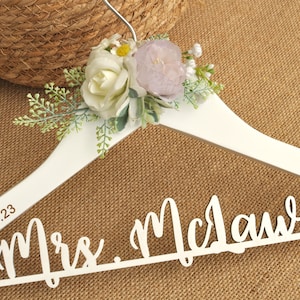 Bridal hanger, Wedding Name hanger,Bride shower gift, Bachelor party gift, Wedding party